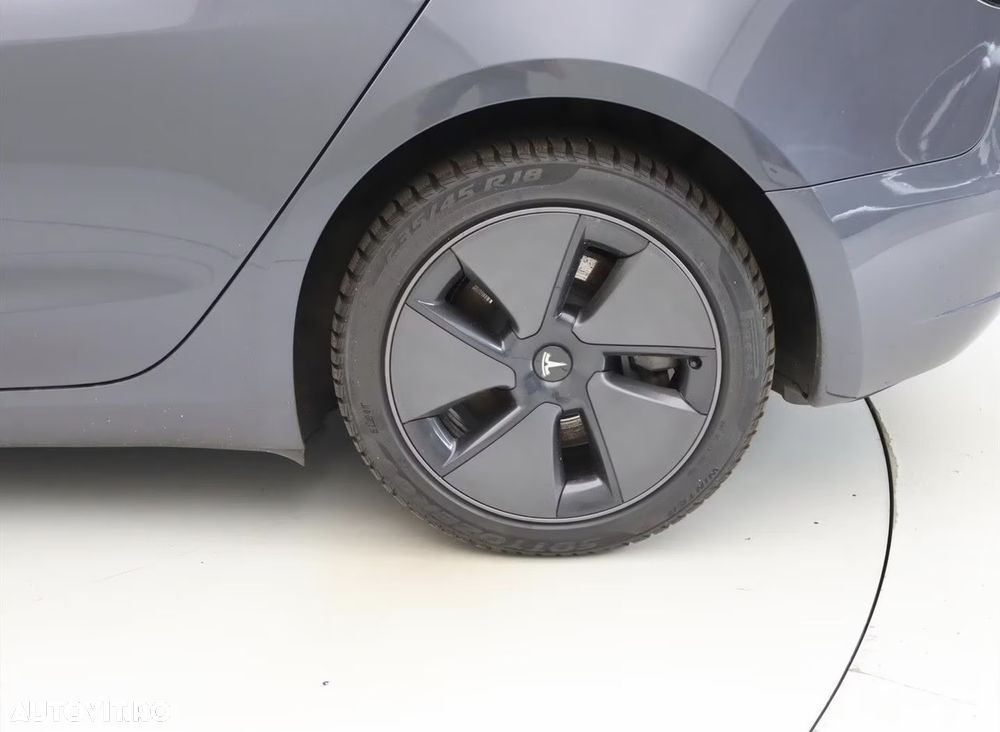 Tesla Model 3 RWD - 10