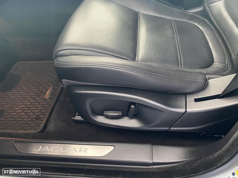 Jaguar E-Pace 2.0 i4D R-Dynamic S - 23