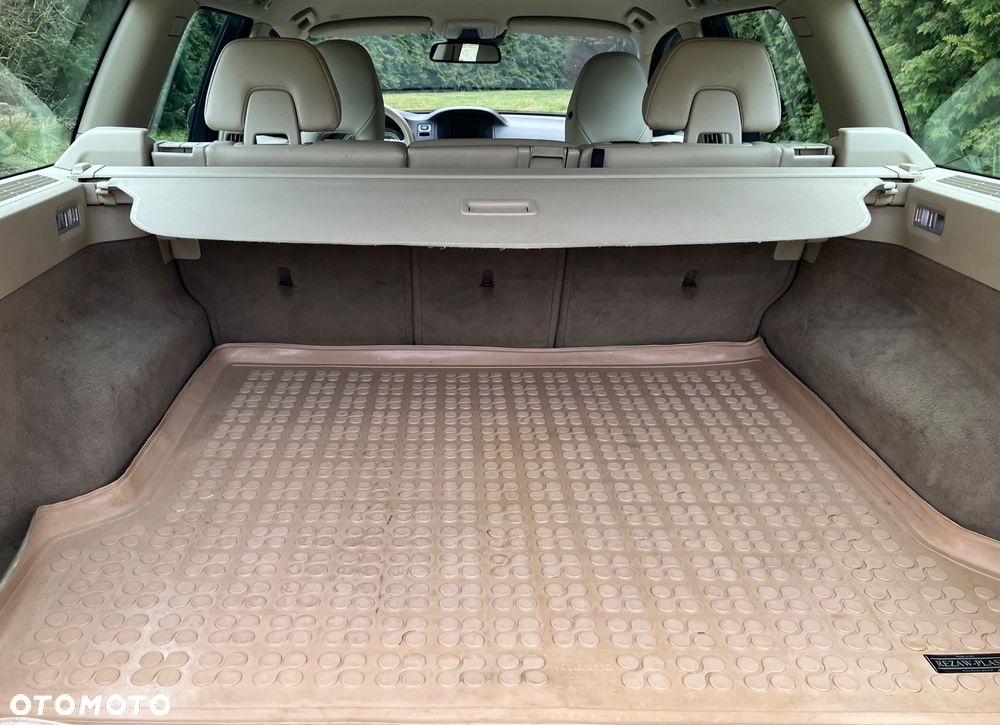 Volvo V70 D5 Momentum - 18