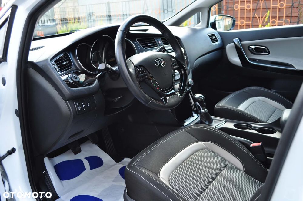 Kia Ceed 1.4 CVVT Dream Team Edition - 11
