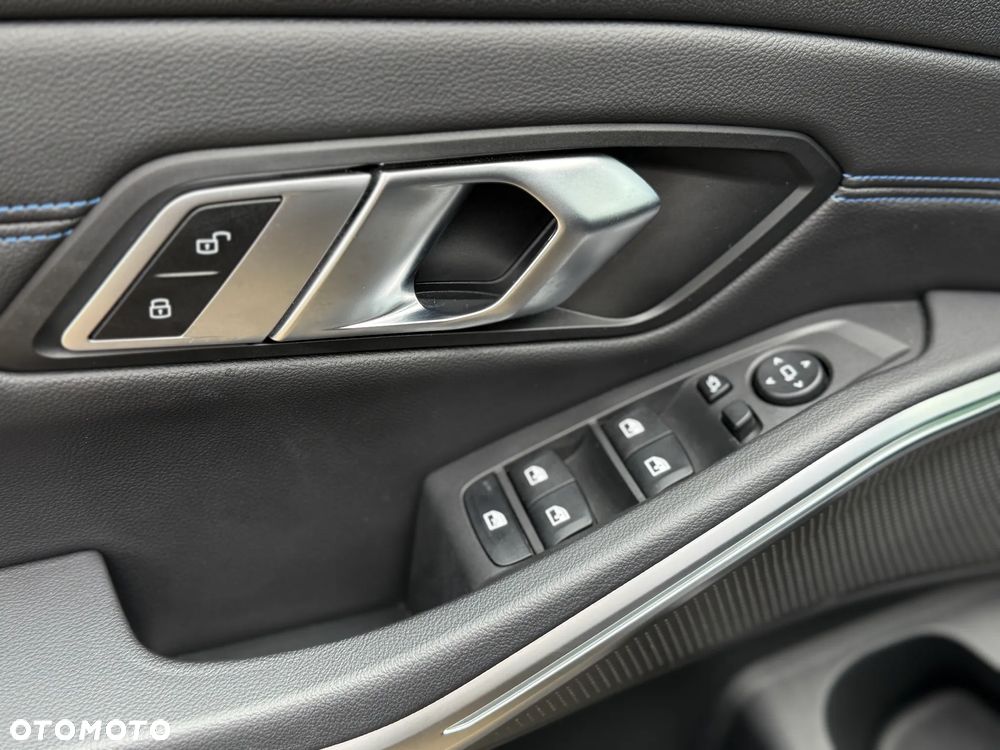 BMW Seria 3 320d xDrive M Sport sport - 22