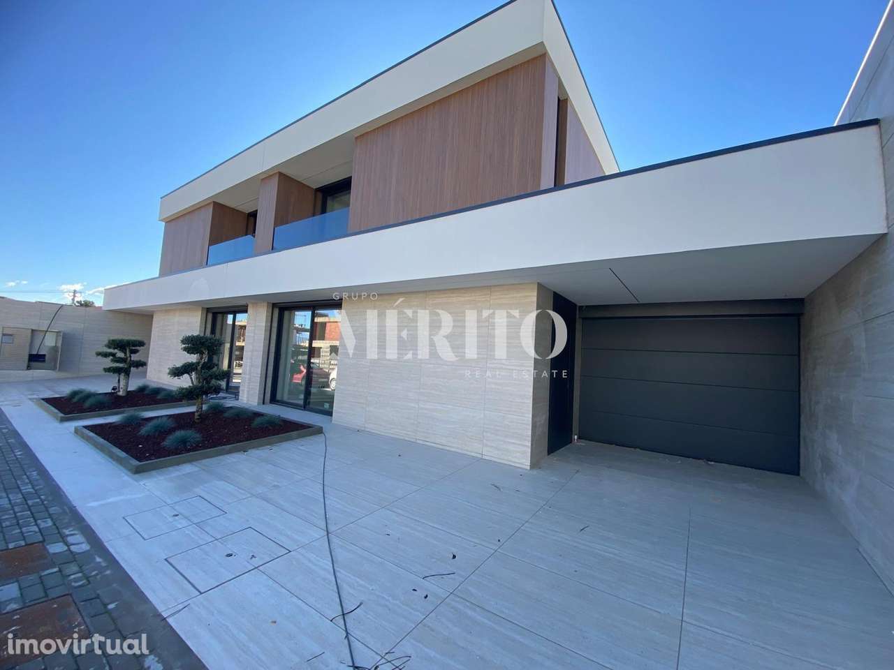 Moradias 2 Pisos com Piscina Turiz – Vila Verde!! - Grande imagem: 2/31