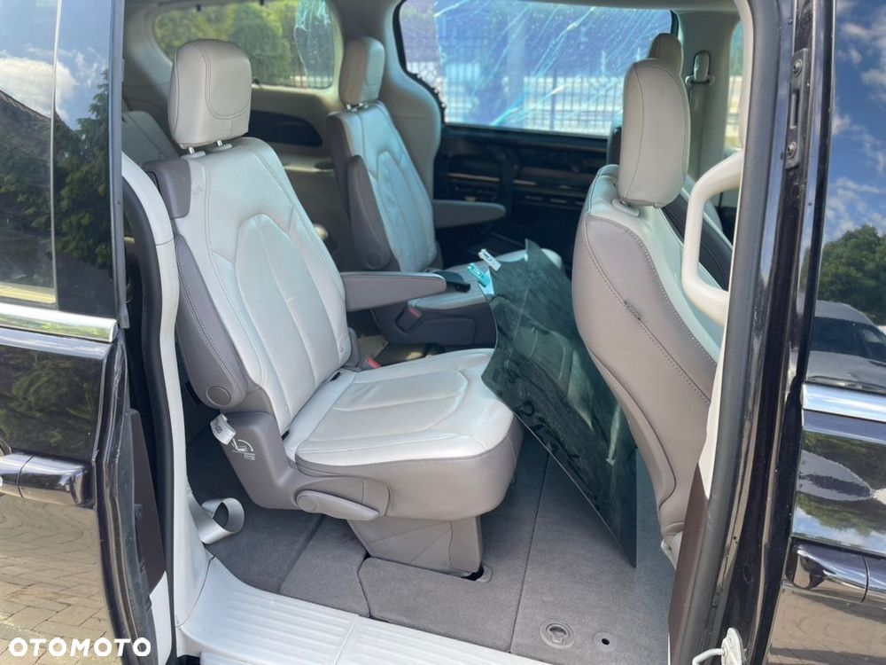 Chrysler Pacifica - 23