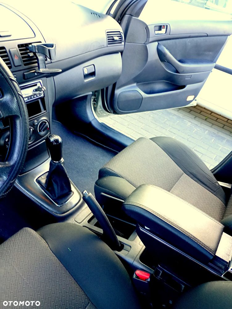 Toyota Avensis - 20