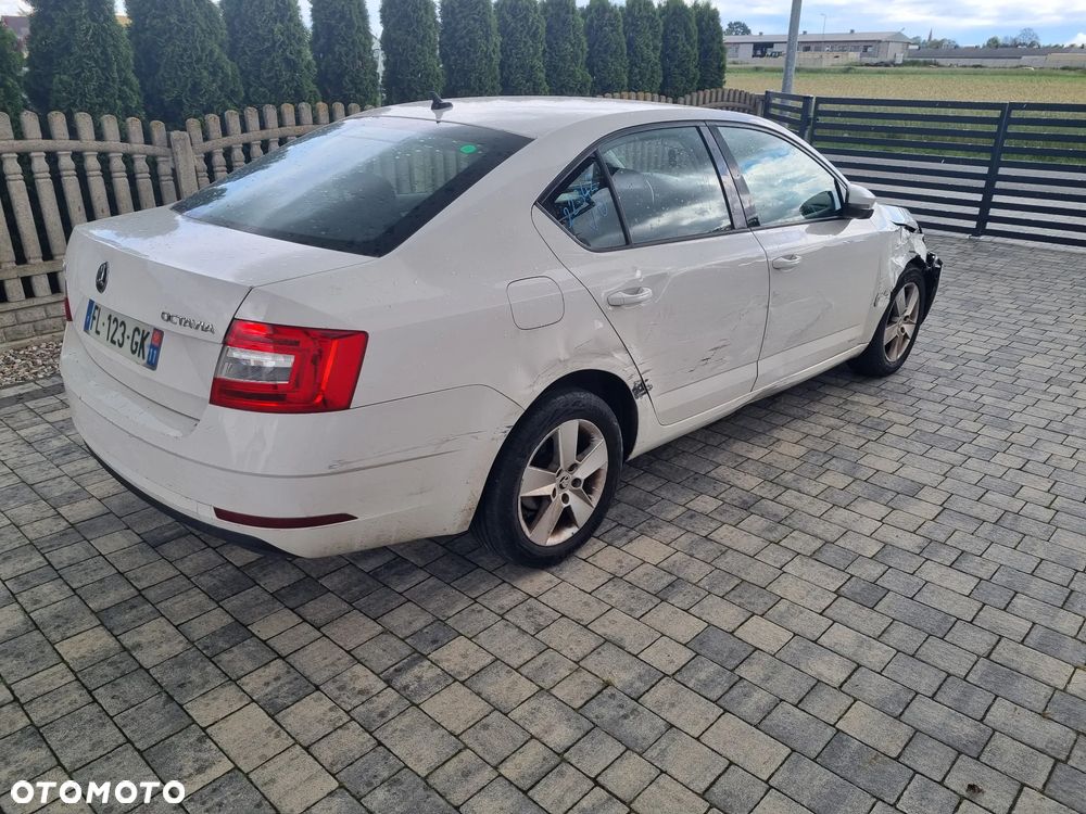 Skoda Octavia 1.6 TDI Premium Edition - 3