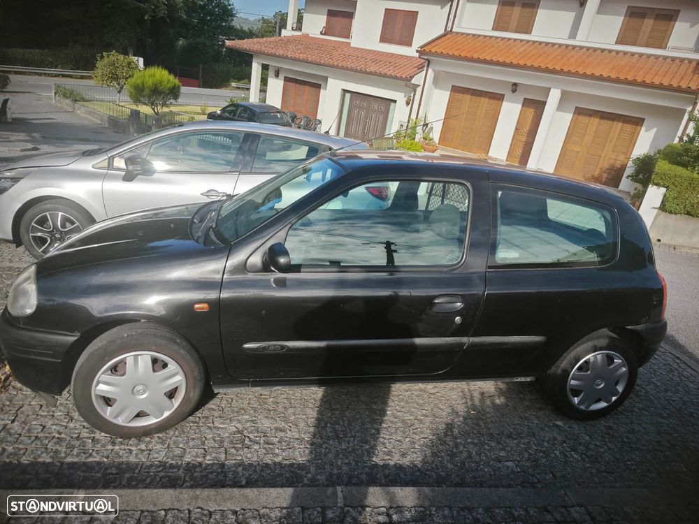 Renault Clio 1.9 D RN — fotografia 11