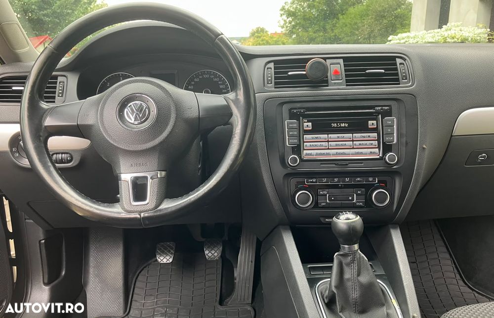 Volkswagen Jetta - 3
