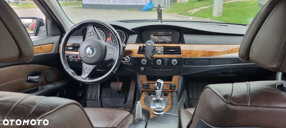 BMW Seria 5 520d Touring - 3
