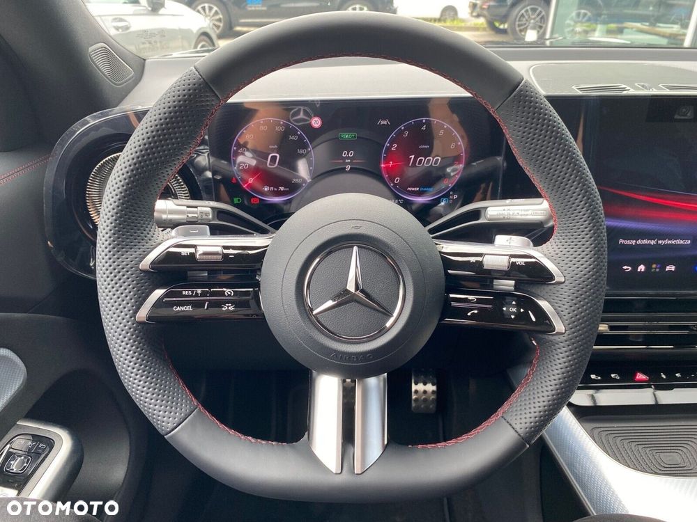 Mercedes-Benz GLB - 13
