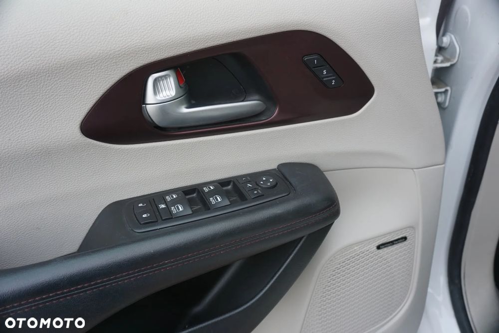Chrysler Pacifica - 23