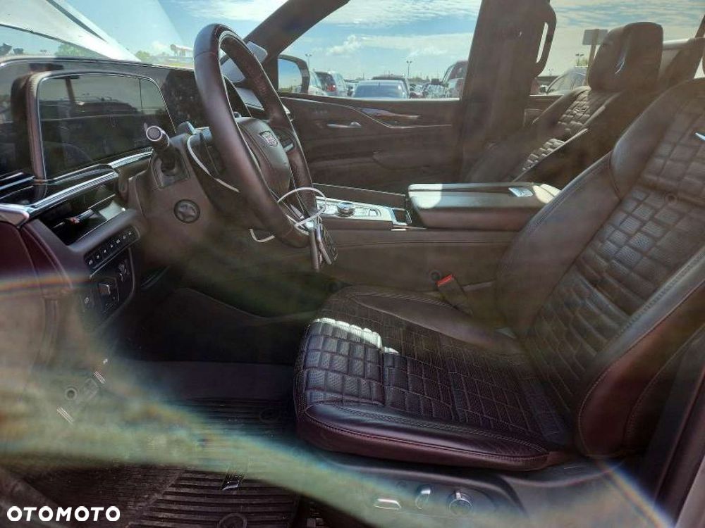 Cadillac Escalade - 8