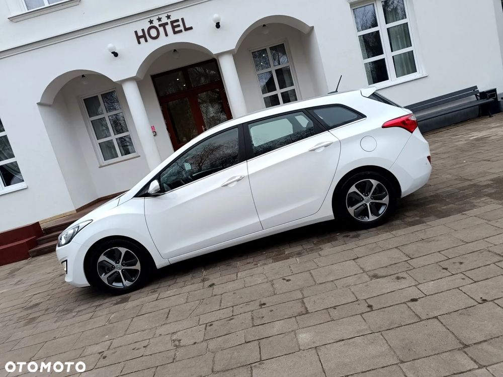 Hyundai i30 blue Kombi 1.6 GDi Style - 19