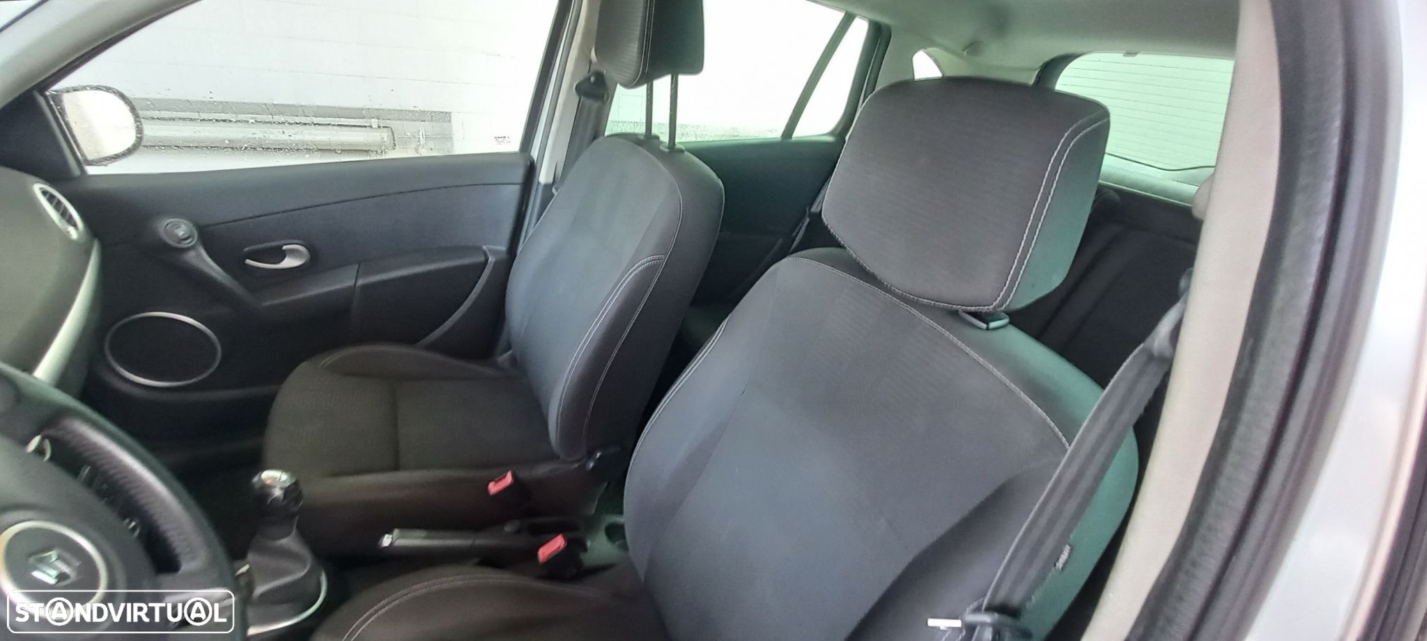 Renault Clio Break 1.2 16V Dynamique S - 12