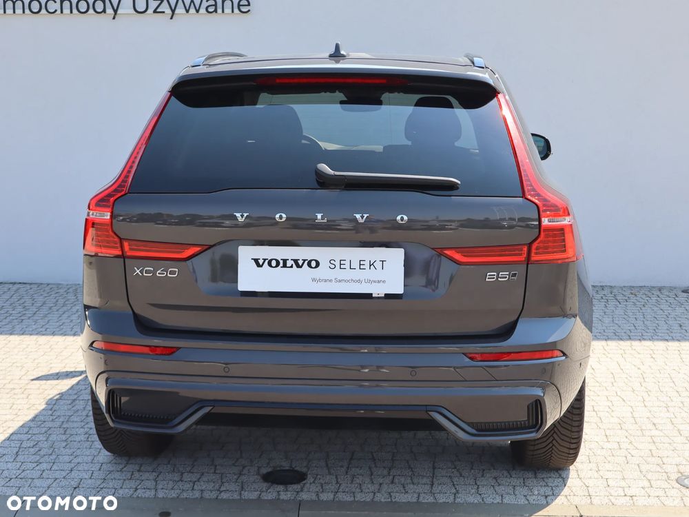 Volvo XC 60 B5 B AWD Plus Dark - 4