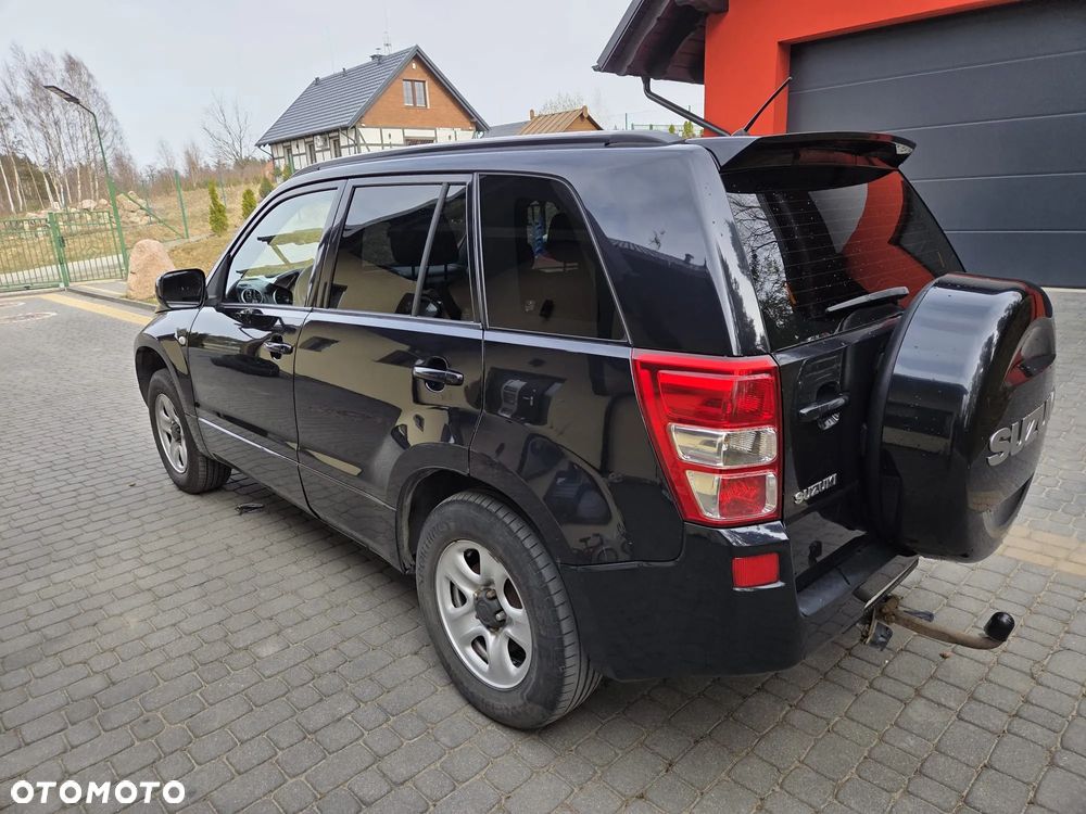 Suzuki Grand Vitara 2.0 Club Family - 6
