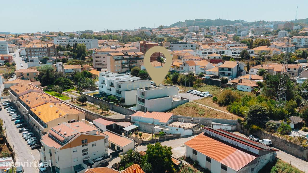 Excelente Moradia T4 com Piscina e Vista para o Rio Douro em Vila Nova - Grande imagem: 2/37