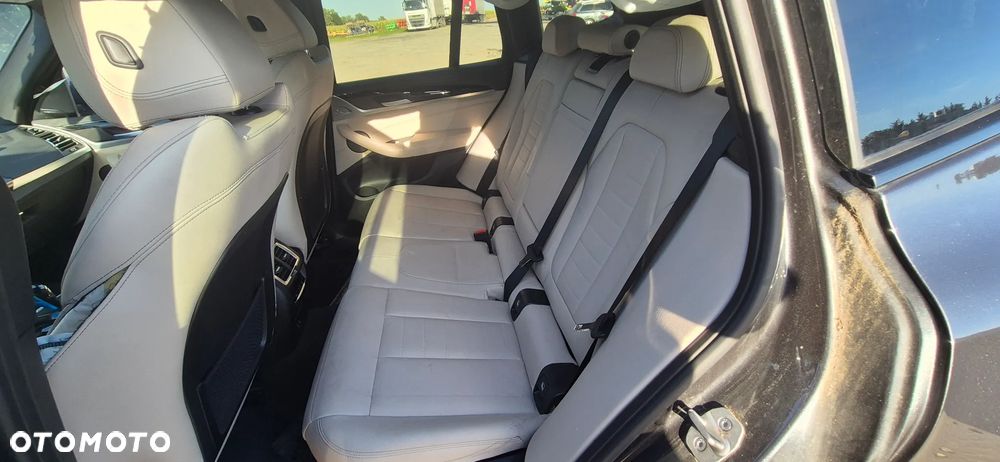BMW iX3 80kWh Impressive - 39