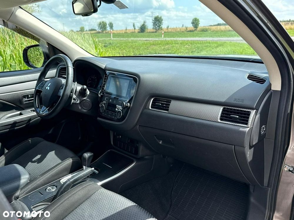 Mitsubishi Outlander 2.0 Intense Comfort 4WD CVT - 21