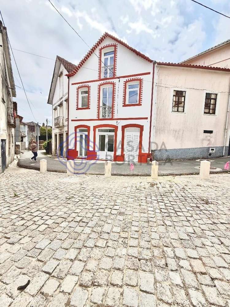 Moradia T3 tradicional totalmente renovada - Grande imagem: 2/33