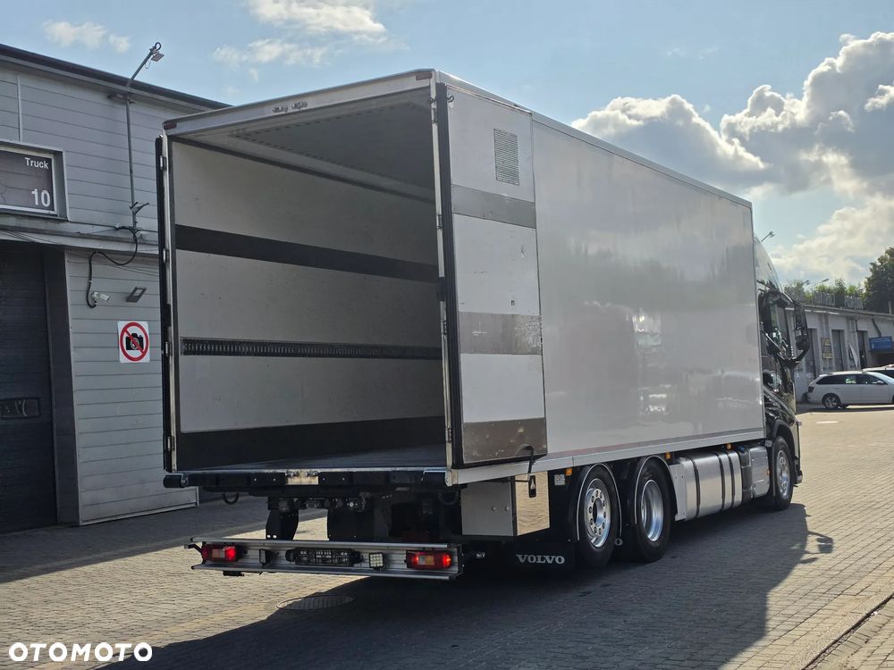 Volvo FH460 I SAVE / CARRIER 900/ KABINA SYPIALNA / CHŁODNIA KWIATOWA / SUPER STAN / 3 OŚ SKRĘTNA  / EURO 6 /SERWIS VOLVO / KONTENER KWIATOWY / - 18
