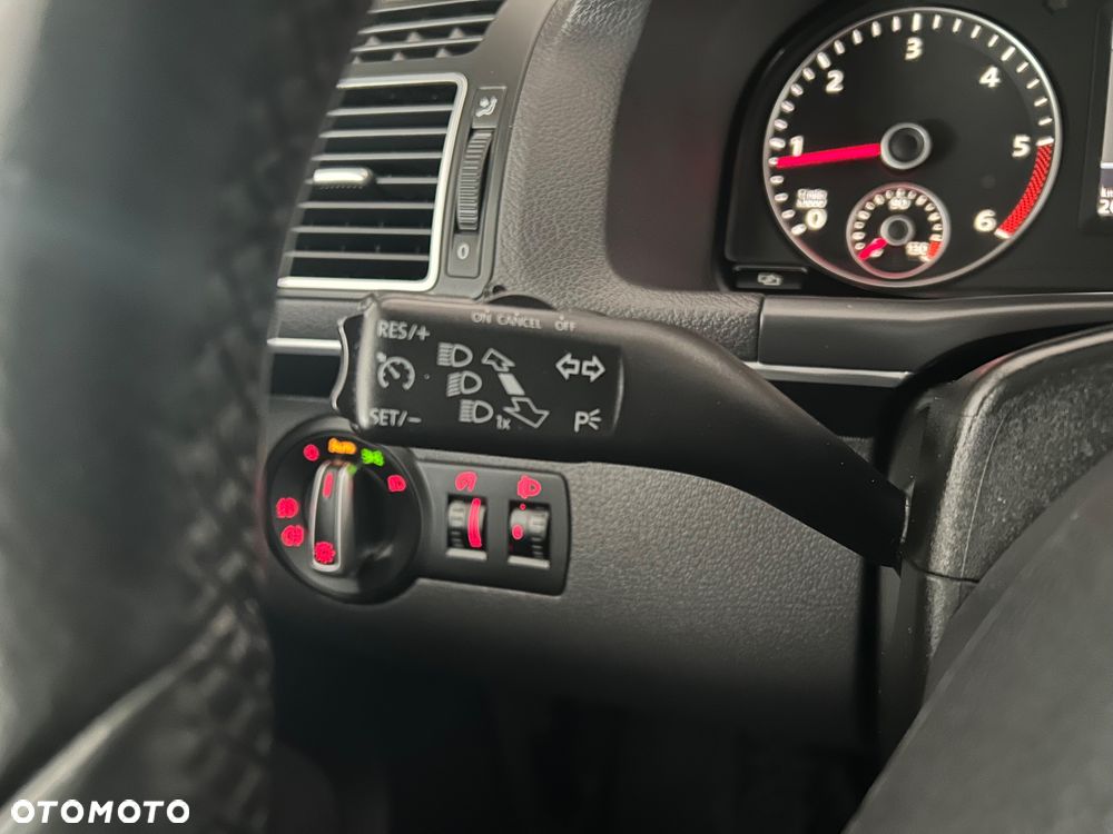 Volkswagen Touran 2.0 TDI BMT Comfortline DSG - 34