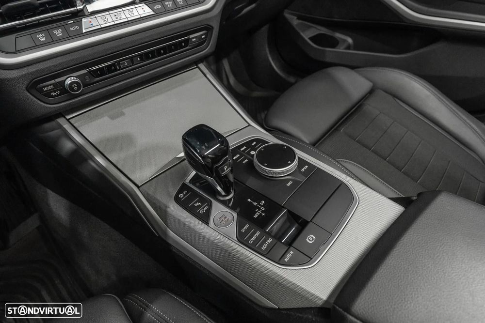 BMW 318 i Aut. M Sport - 17