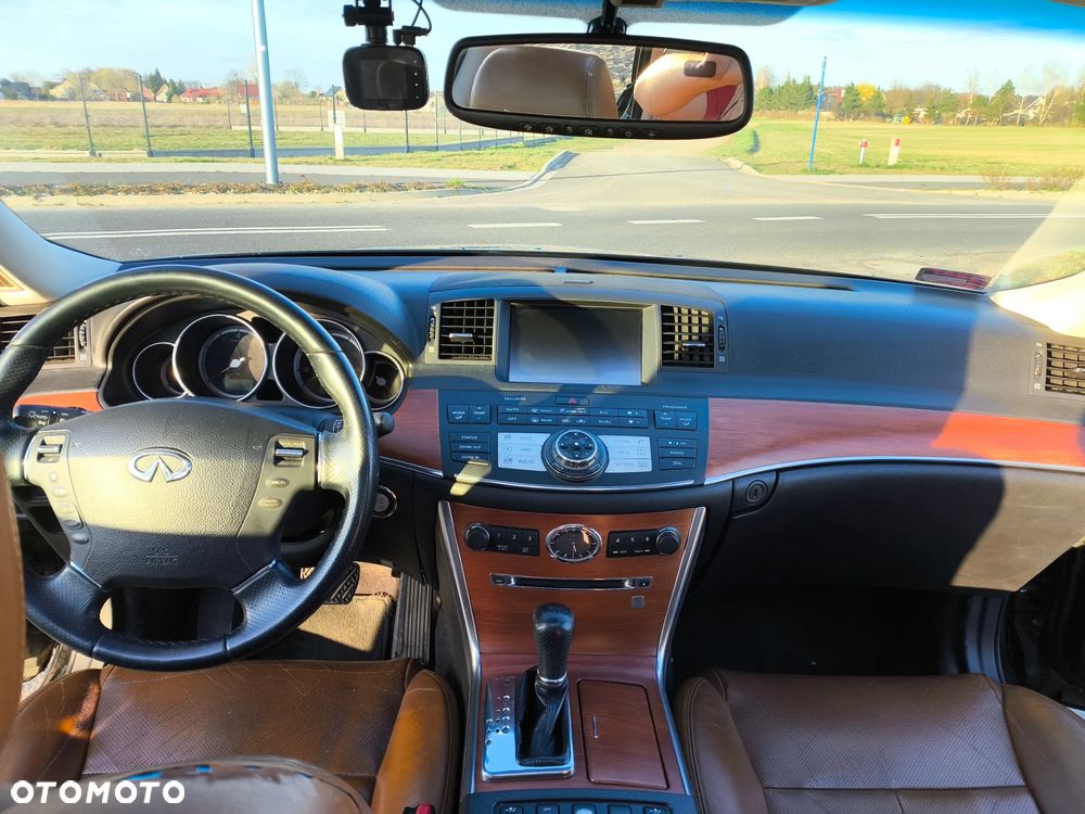 Infiniti M - 23