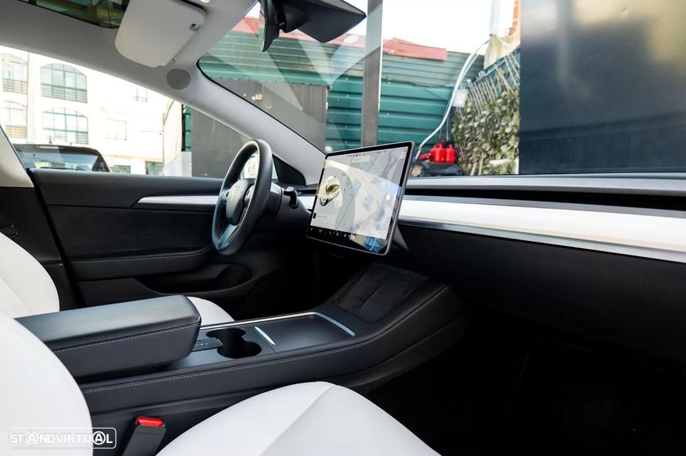 Tesla Model 3 - 11