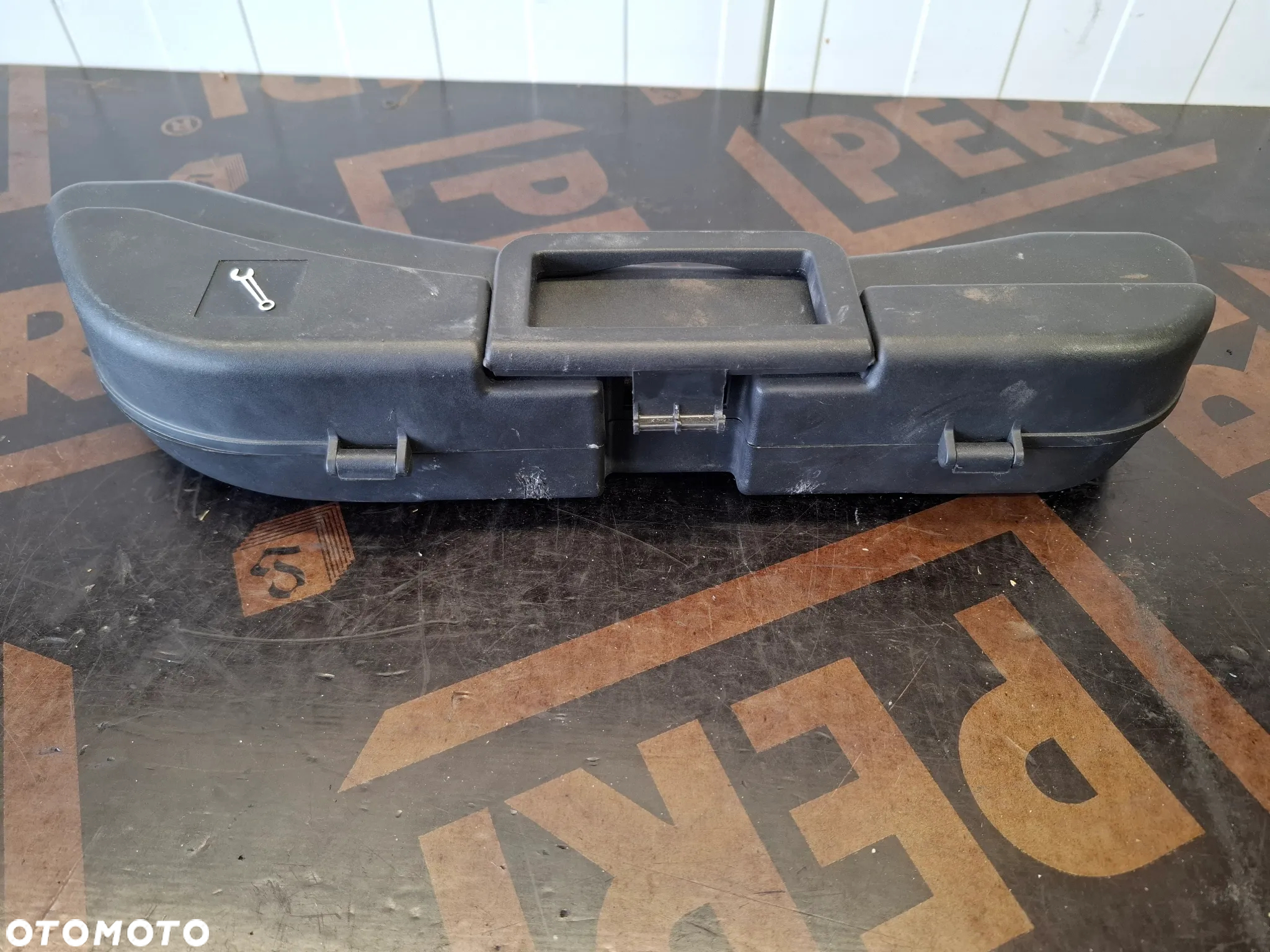 Skrzynka Klucz Ucho Holownicze Seat Exeo 8E0012111A 8K0805615 - 7