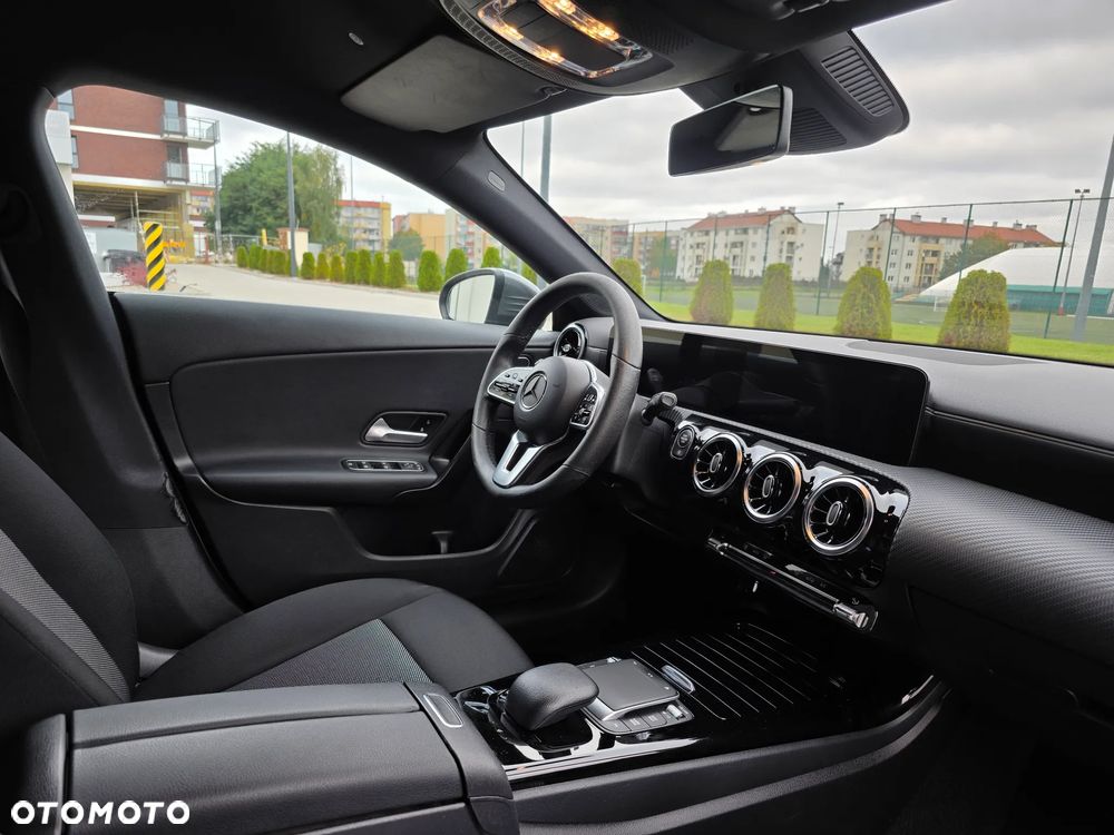 Mercedes-Benz CLA 180 d Shooting Brake 7G-DCT - 16