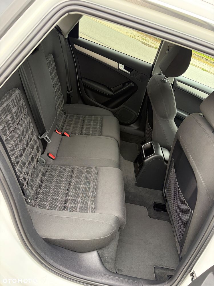 Audi A4 Avant 2.0 TDI DPF Ambiente - 11