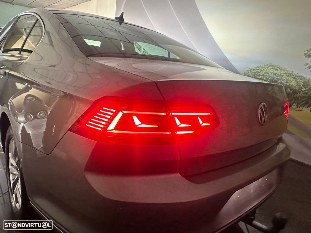 VW Passat 1.6 TDI Business DSG - 19