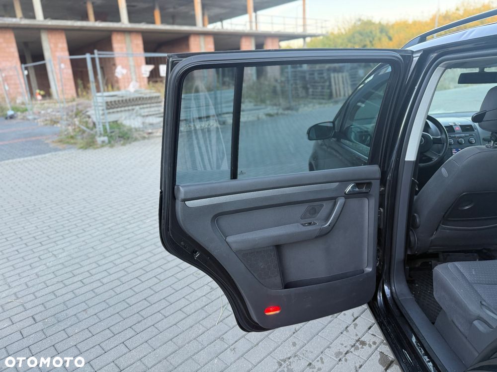 Volkswagen Touran 2.0 TDI DPF Highline - 14