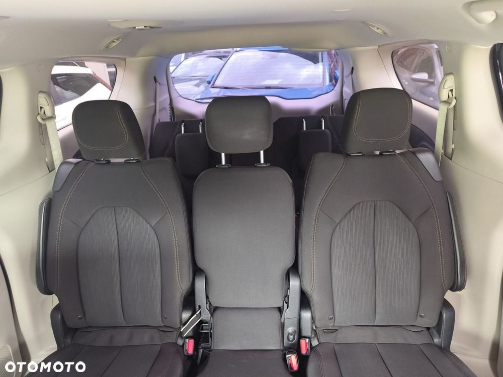 Chrysler Pacifica - 26