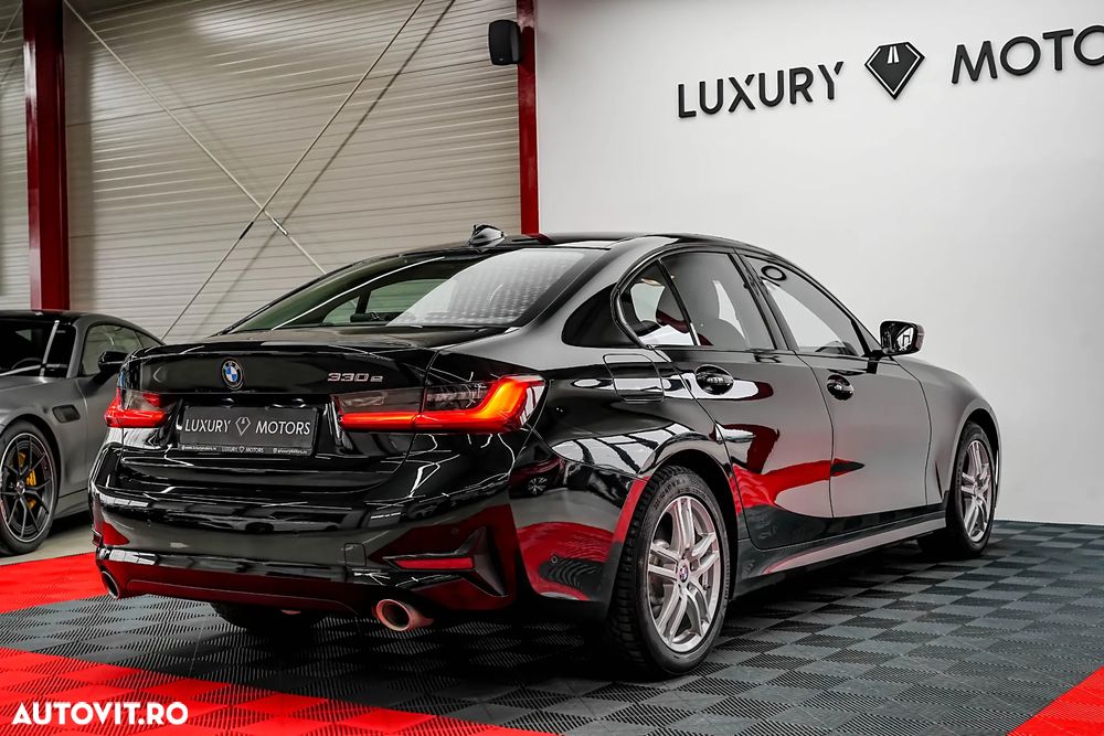 BMW Seria 3 330e Aut. - 19