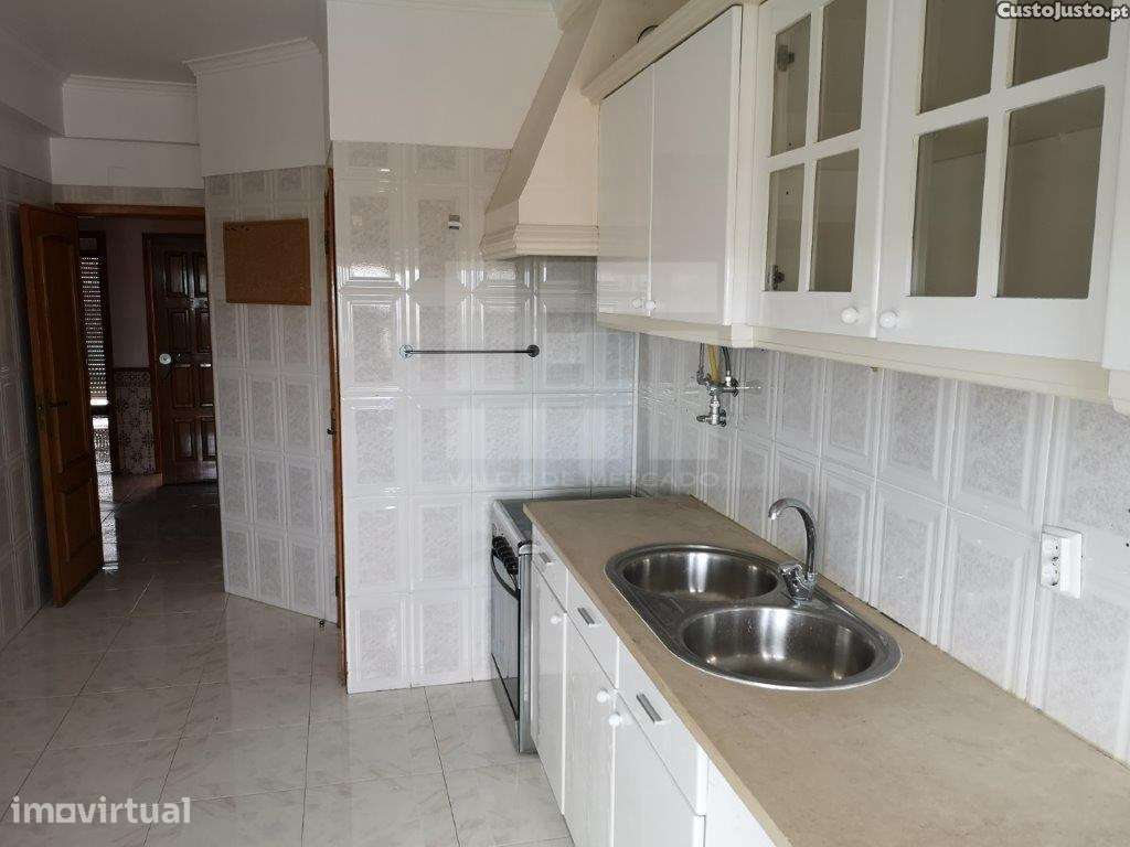 Apartamento T2, situado em Brandoa (Amadora - Grande imagem: 3/18