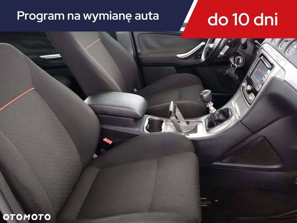 Ford S-Max - 11