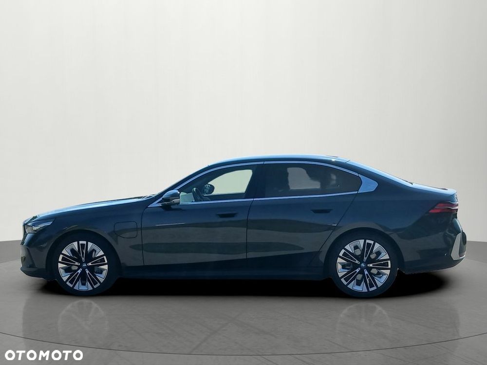 BMW Seria 5 550e xDrive PHEV - 3