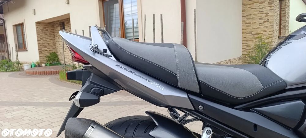 Suzuki GSX - 23