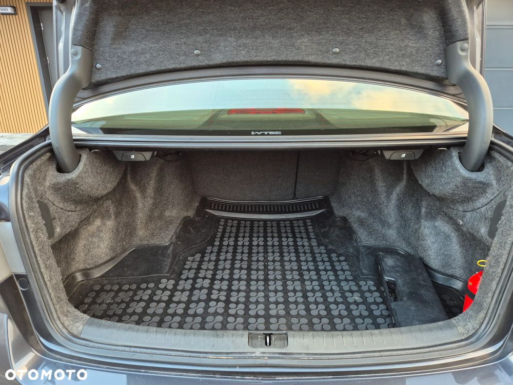 Honda Accord 2.0 Executive - 11