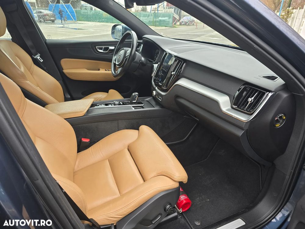 Volvo XC 60 T8 Twin Engine AWD Geartronic Momentum - 11