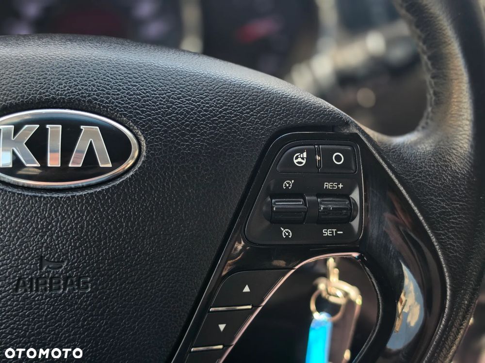 Kia Ceed - 33
