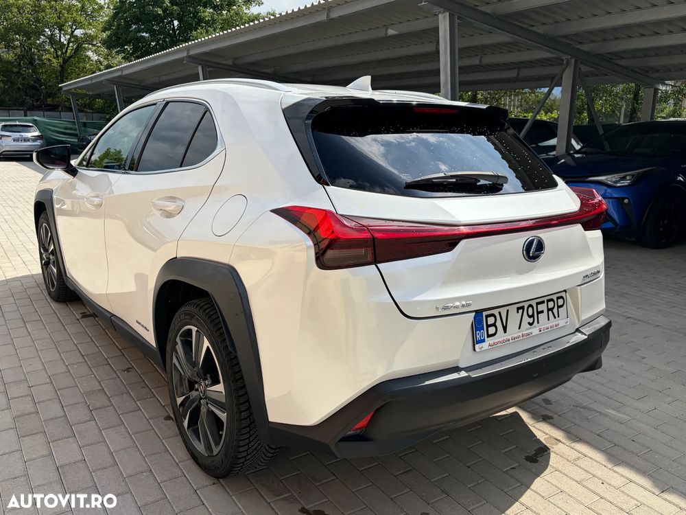 Lexus UX 250h Business Edition - 3