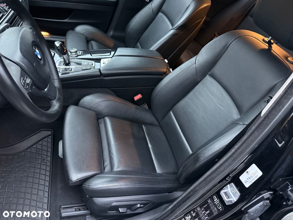 BMW Seria 5 525d xDrive - 38