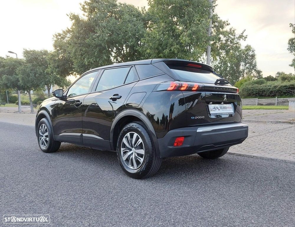 Peugeot e-2008 50 kWh Active Pack — fotografia 18