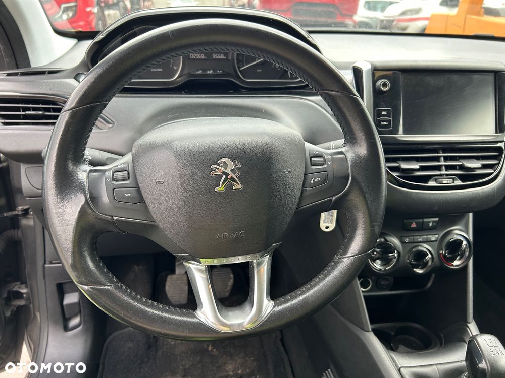 Peugeot 208 - 5