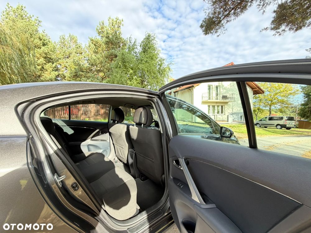 Toyota Avensis 2.2 D-4D Premium - 26