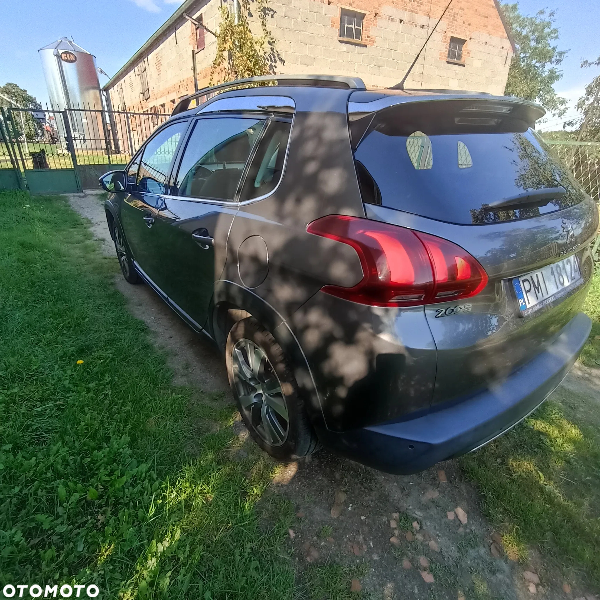 Peugeot 2008 1.2 Pure Tech Allure S&S - 16