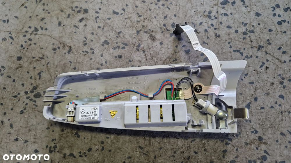 MERCEDES W211 LAMPKA KABINY PANORAMA A2118203601 - 2