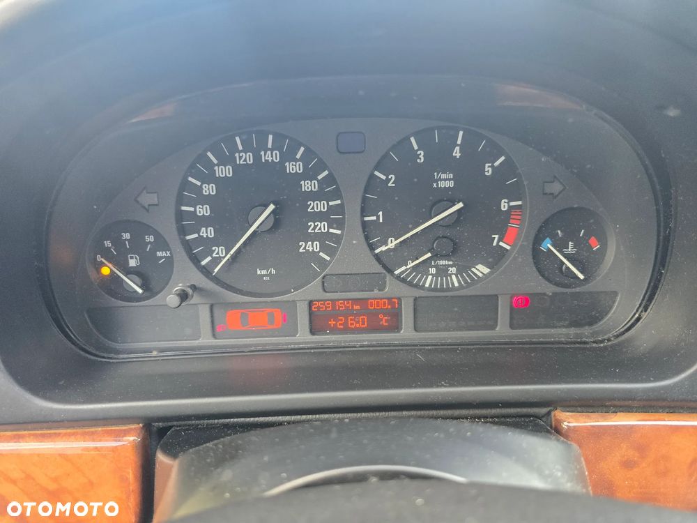 BMW Seria 5 520i - 24